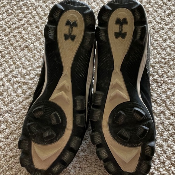 Baseball Cleats - Picture 2 of 8